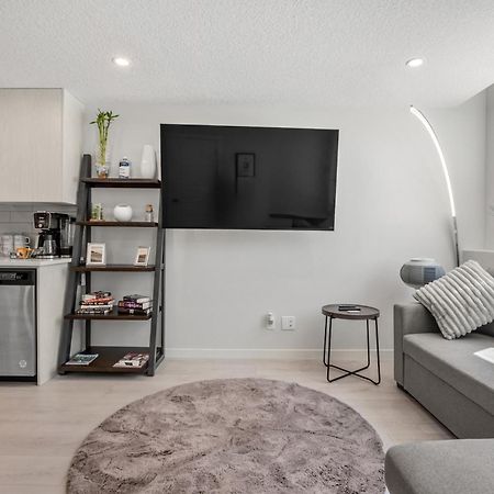 Apartament Cozy Rockland Park Unit+Parking Calgary Zewnętrze zdjęcie