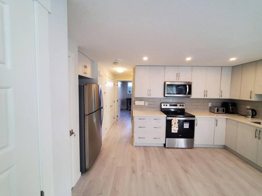 Apartament Cozy Rockland Park Unit+Parking Calgary Zewnętrze zdjęcie