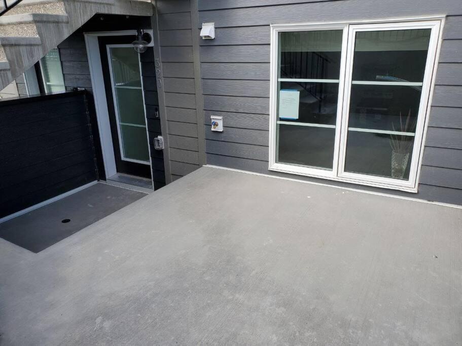 Apartament Cozy Rockland Park Unit+Parking Calgary Zewnętrze zdjęcie
