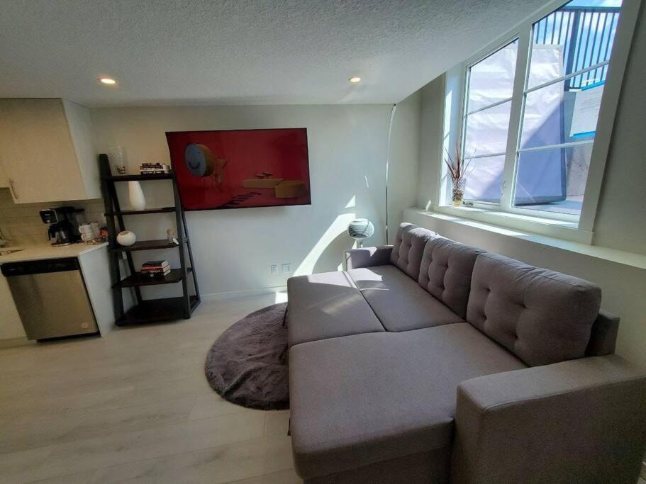 Apartament Cozy Rockland Park Unit+Parking Calgary Zewnętrze zdjęcie