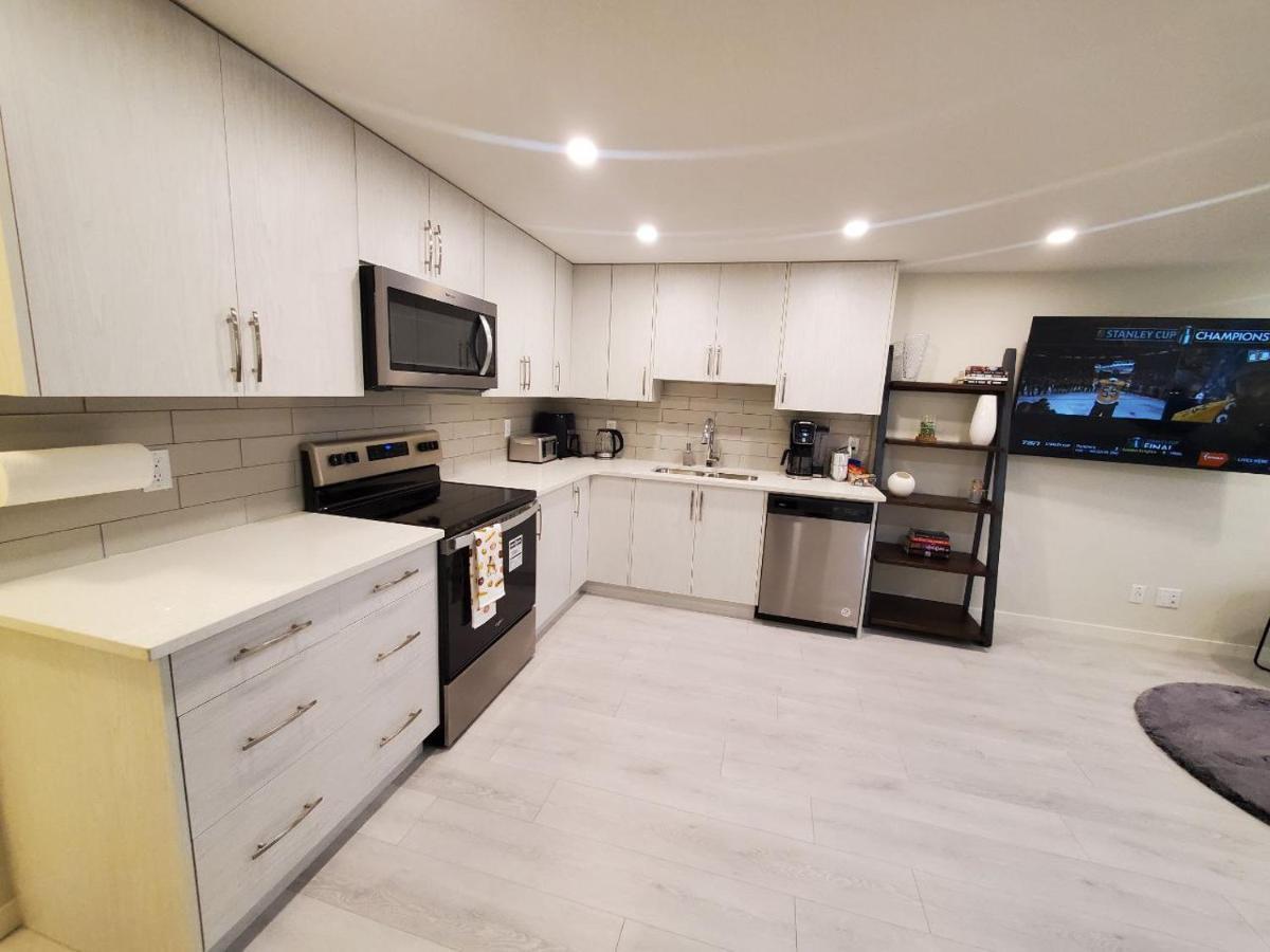 Apartament Cozy Rockland Park Unit+Parking Calgary Zewnętrze zdjęcie