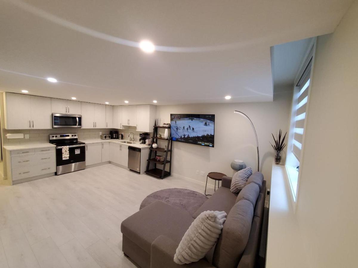 Apartament Cozy Rockland Park Unit+Parking Calgary Zewnętrze zdjęcie