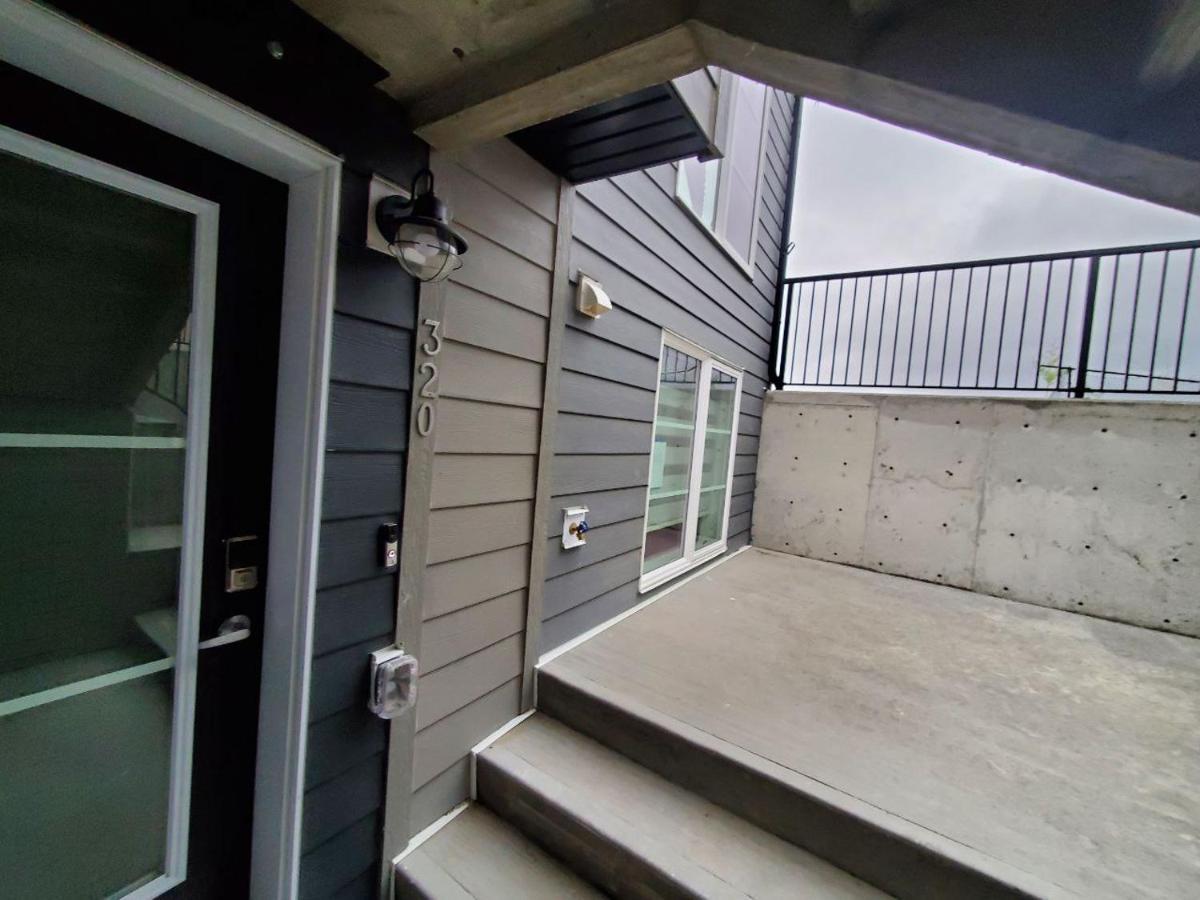Apartament Cozy Rockland Park Unit+Parking Calgary Zewnętrze zdjęcie