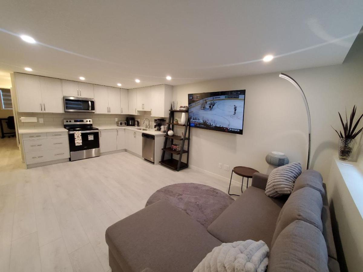 Apartament Cozy Rockland Park Unit+Parking Calgary Zewnętrze zdjęcie