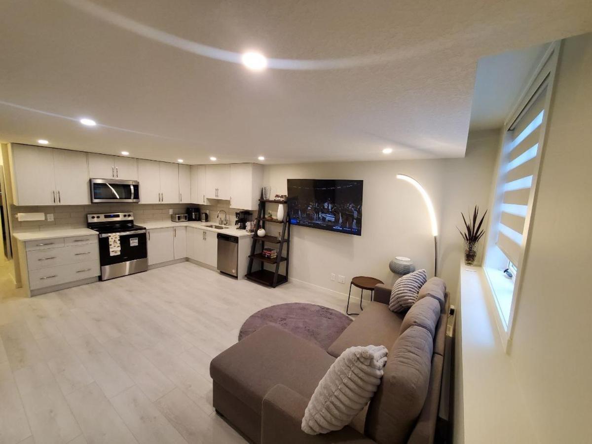 Apartament Cozy Rockland Park Unit+Parking Calgary Zewnętrze zdjęcie