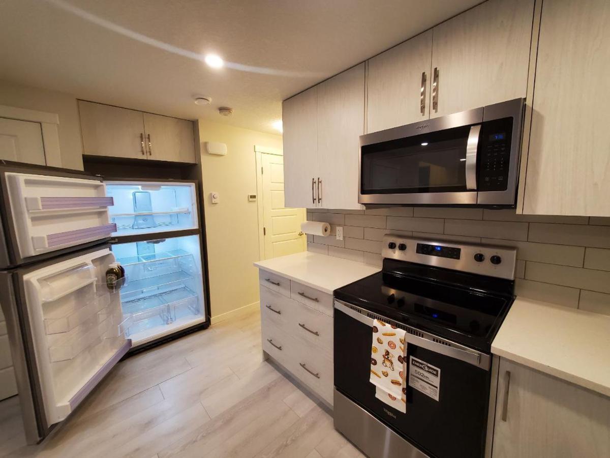 Apartament Cozy Rockland Park Unit+Parking Calgary Zewnętrze zdjęcie