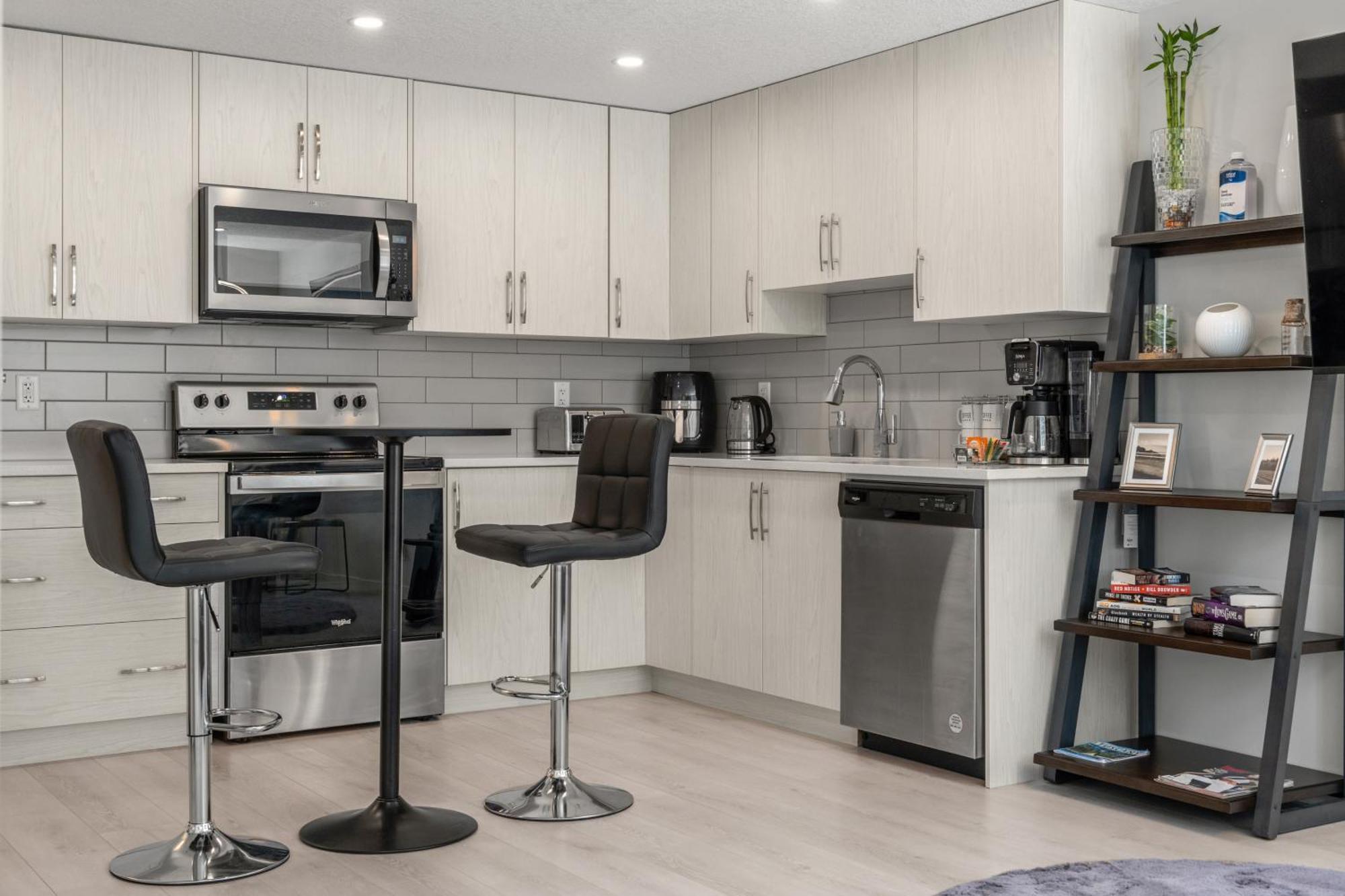 Apartament Cozy Rockland Park Unit+Parking Calgary Zewnętrze zdjęcie