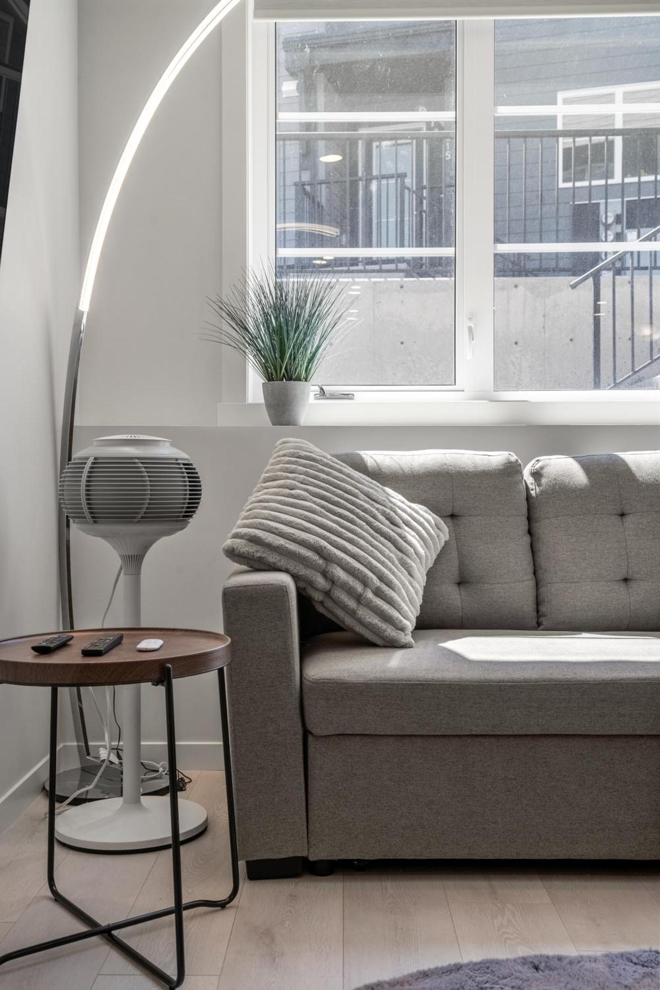 Apartament Cozy Rockland Park Unit+Parking Calgary Zewnętrze zdjęcie