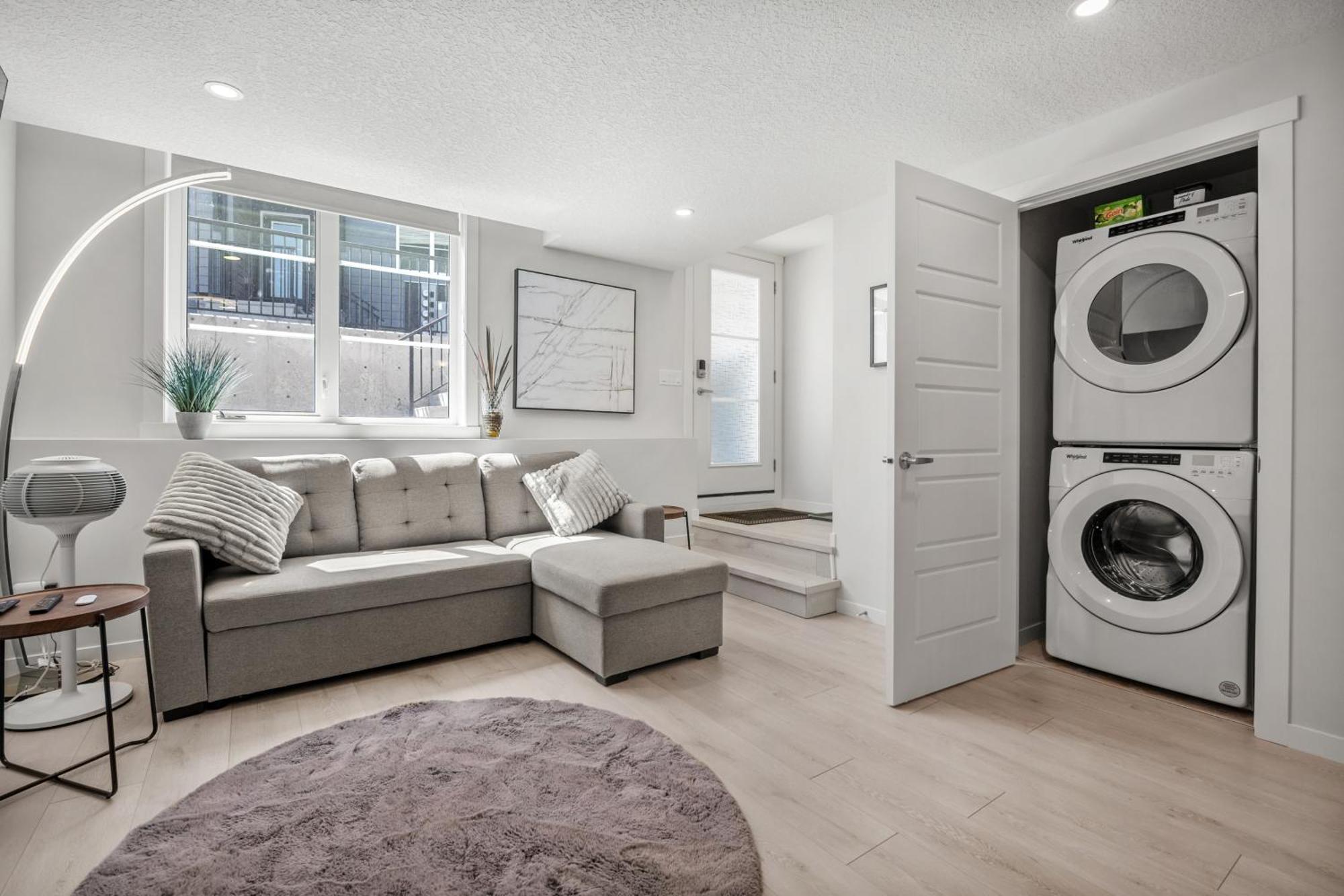 Apartament Cozy Rockland Park Unit+Parking Calgary Zewnętrze zdjęcie