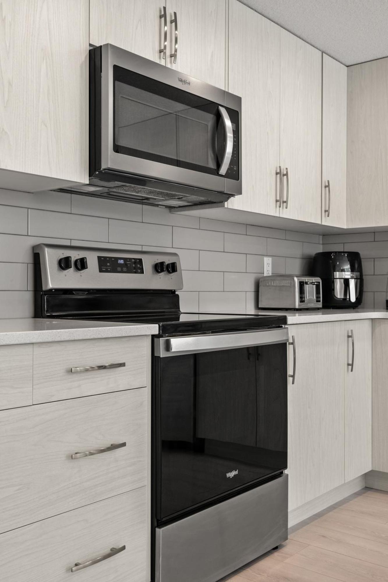Apartament Cozy Rockland Park Unit+Parking Calgary Zewnętrze zdjęcie