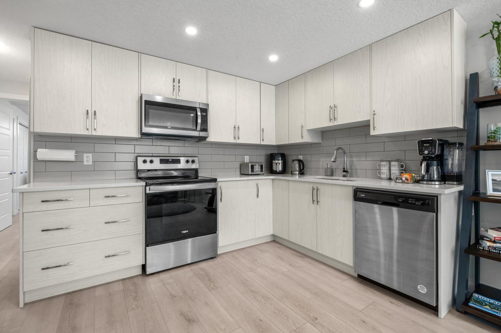 Apartament Cozy Rockland Park Unit+Parking Calgary Zewnętrze zdjęcie