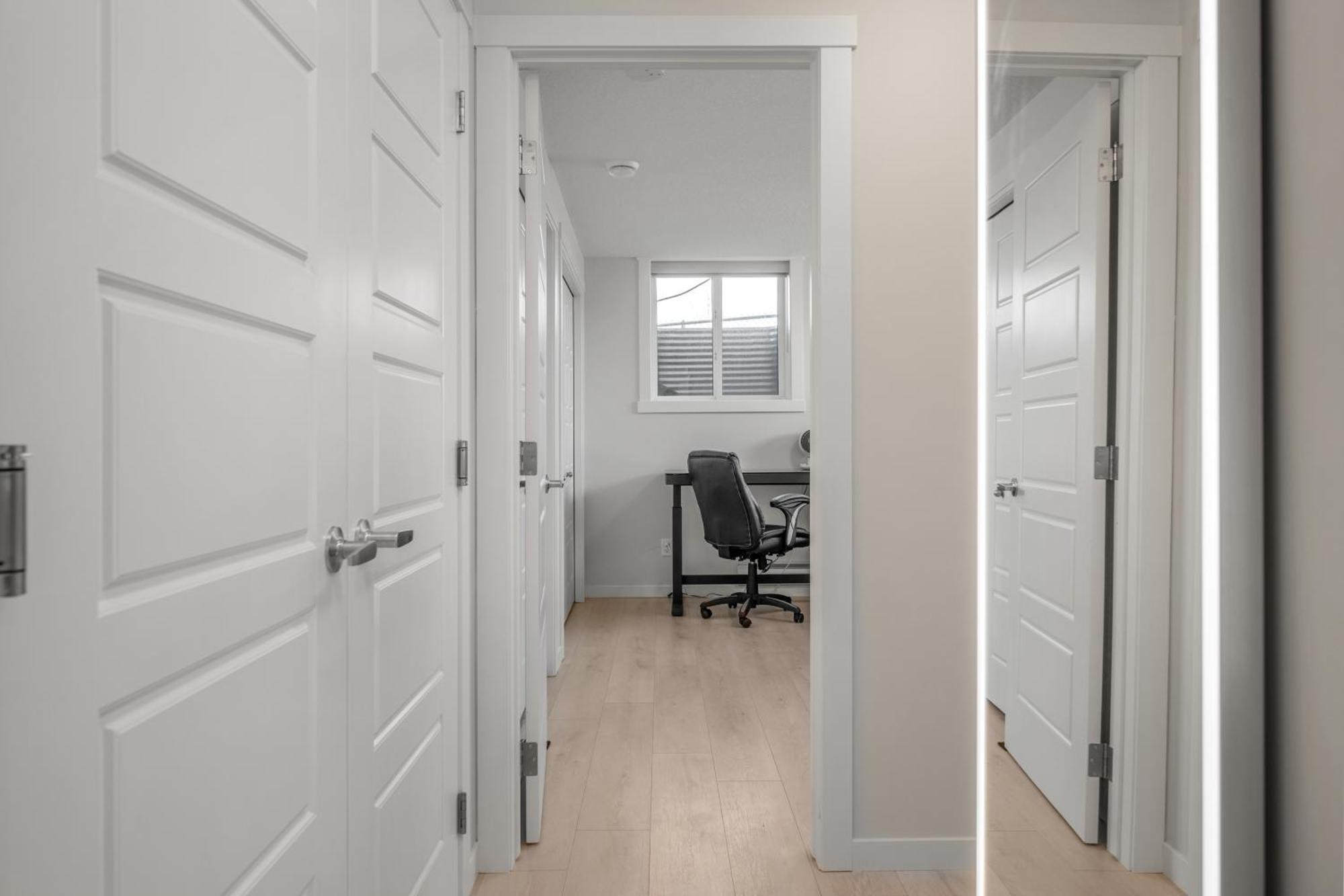 Apartament Cozy Rockland Park Unit+Parking Calgary Zewnętrze zdjęcie