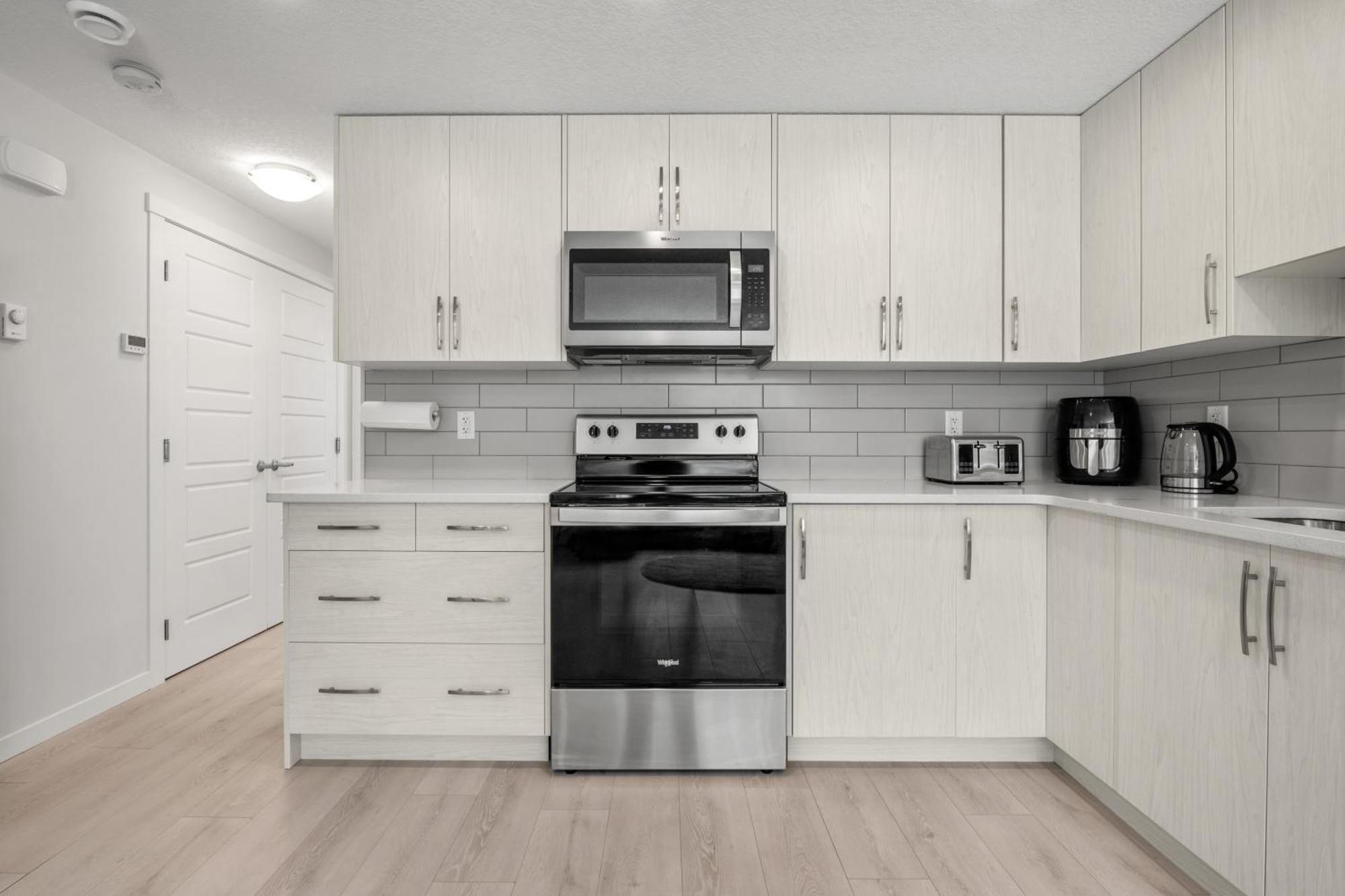 Apartament Cozy Rockland Park Unit+Parking Calgary Zewnętrze zdjęcie