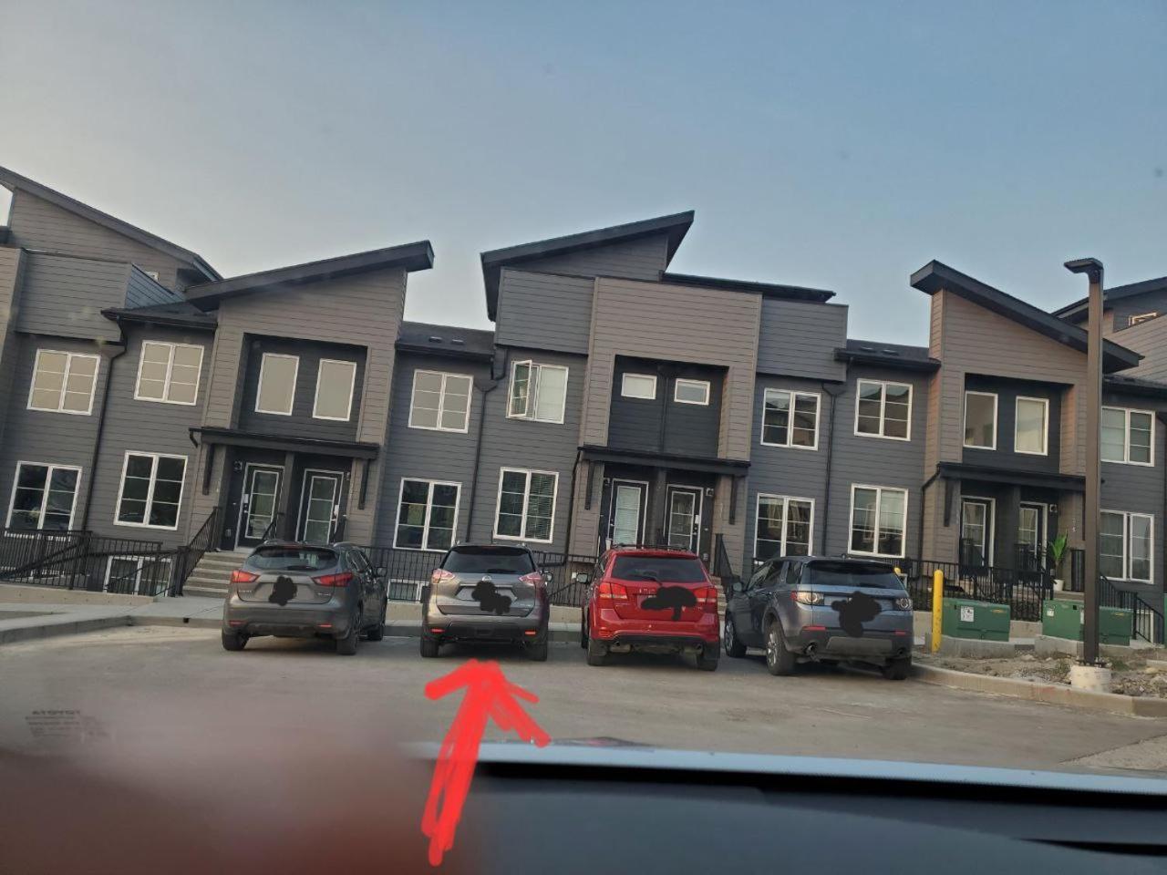 Apartament Cozy Rockland Park Unit+Parking Calgary Zewnętrze zdjęcie